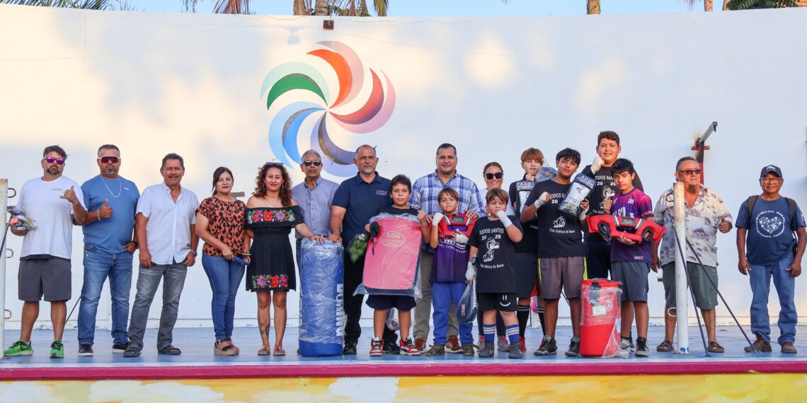 Realiza Saúl González visita de trabajo en la comunidad de Todos Santos