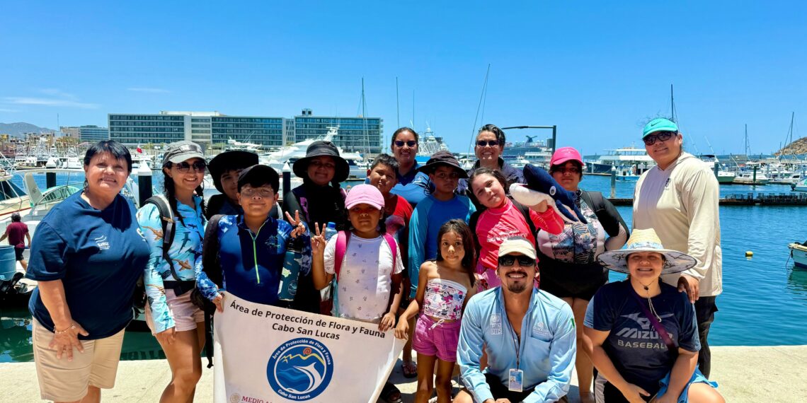 Niñas y niños exploran el mar en emotiva jornada de avistamiento marino organizada por La Playa Centro Comunitario