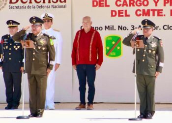 Asiste Gobernador  Víctor Castro a cambio de mando en la Tercera Zona Militar