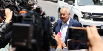 Anuncian caravanas de salud y mejoras educativas tras reunión en Palacio Nacional