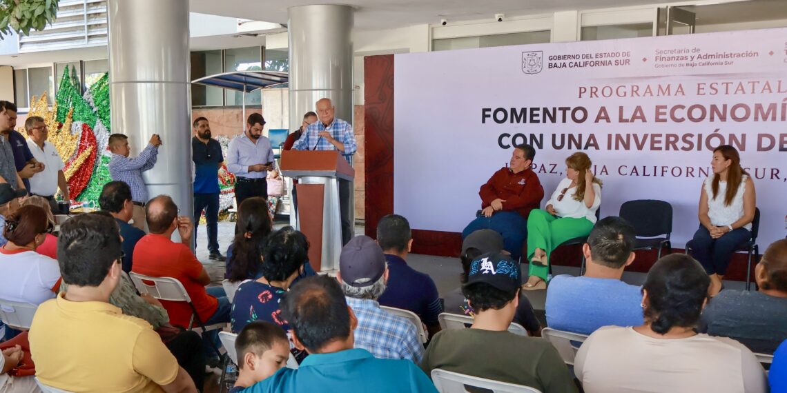Gobierno de BCS impulsa la economía local con entrega de apoyos a emprendedoras y emprendedores paceños