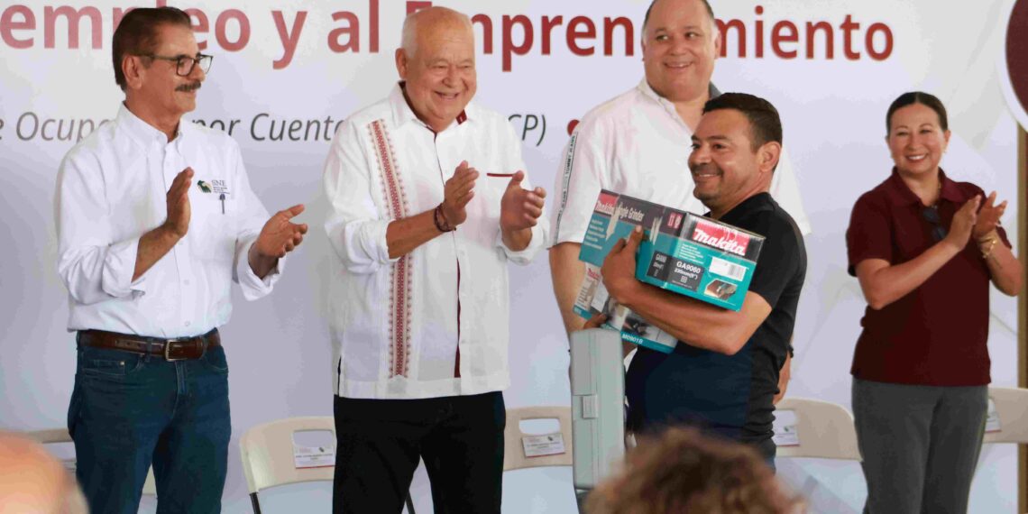 Impulsa Gobierno de BCS, autoempleo y emprendimiento con entrega de apoyos a familias paceñas