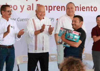 Impulsa Gobierno de BCS, autoempleo y emprendimiento con entrega de apoyos a familias paceñas