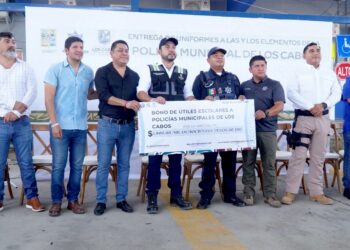 Entregan autoridades uniformes y equipamiento a elementos de Seguridad Pública Municipal