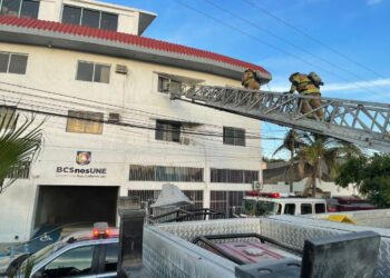 Cortocircuito de un aire acondicionado, ocasiona Incendio en Edificio Pedrín
