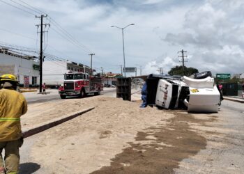 Dompe embiste 9 Vehículos; hay 6 personas lesionadas