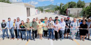 Alcalde Christian Agúndez inaugura obra de pavimentación en la colonia San Bernabé