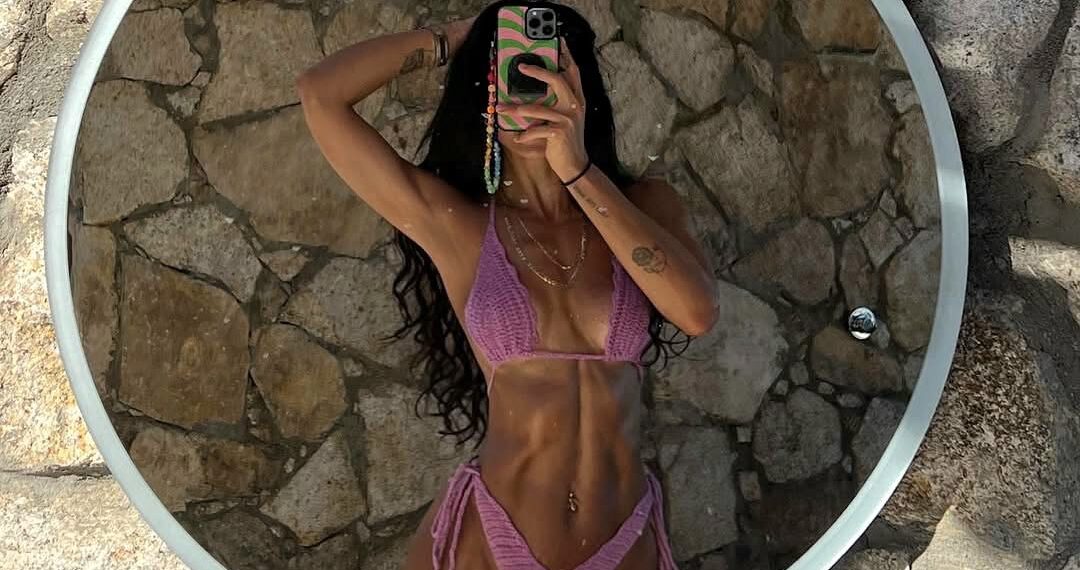 Rosario Tijeras, luce bikini, en Playa de Cabo San Lucas