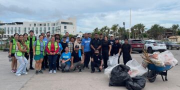 Vecinos de La Playa se unen con La Playa Centro Comunitario por un entorno más limpio