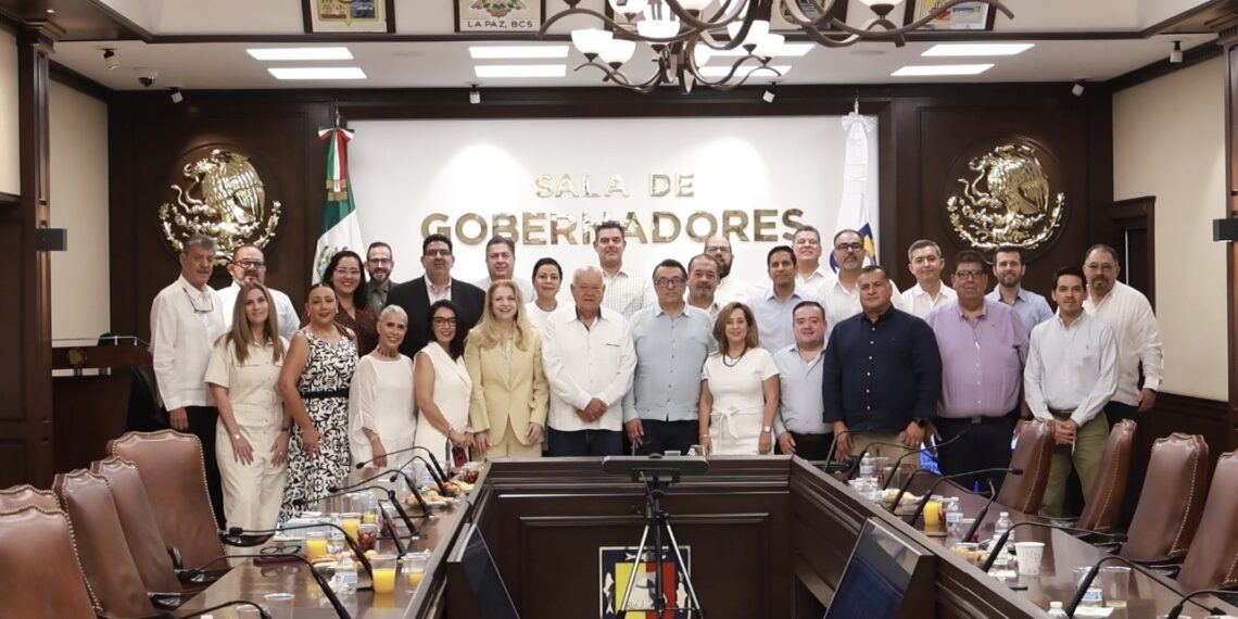 Gobernador Víctor Castro se reúne con el Colegio de Notarios y refrenda compromiso con la campaña nacional del testamento
