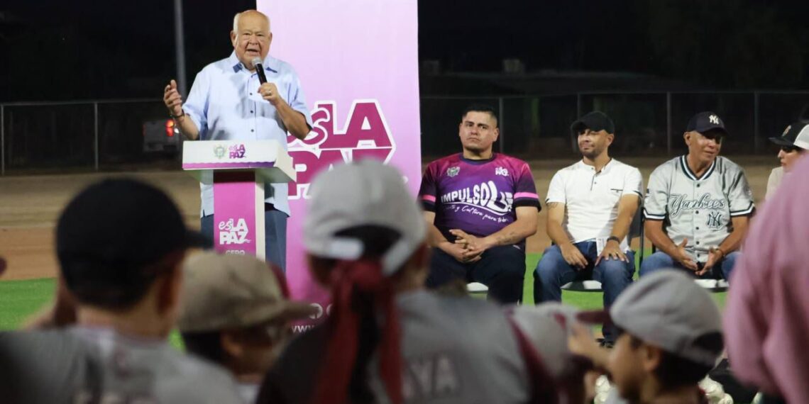 Acude gobernador Víctor Castro a la inauguración del campo de béisbol en San Juan de Los Planes