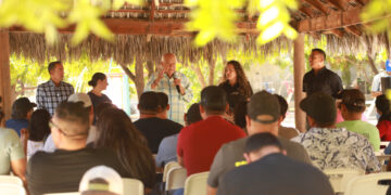 Gobernador VCC realiza visita de trabajo a La Ventana y El Sargento para atender al sector pesquero