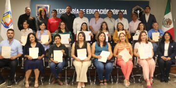 Otorgan 19 becas-comisión a docentes de BCS para estudios de posgrados