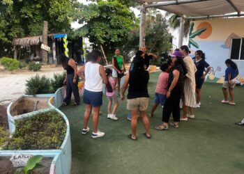 Programa de Huertos de La Playa Centro Comunitario impulsa el bienestar y la educación ambiental