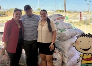 La Playa Centro Comunitario dona costales de tapitas para impulsar tratamientos de niños con cáncer