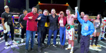 Alcalde Christian Agúndez reconoce el talento de pugilistas locales