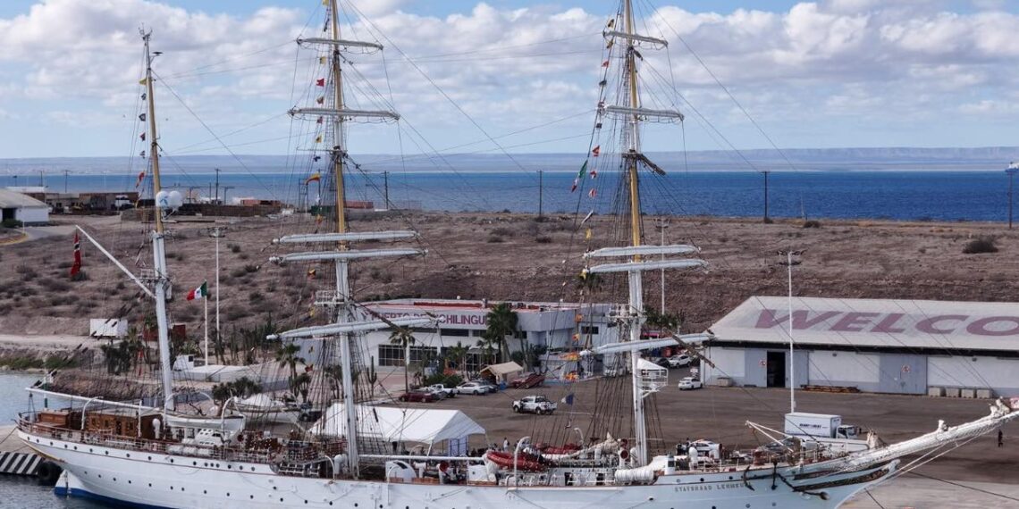 Recibe La Paz al velero noruego Statsraad Lehmkuhl en expedición internacional