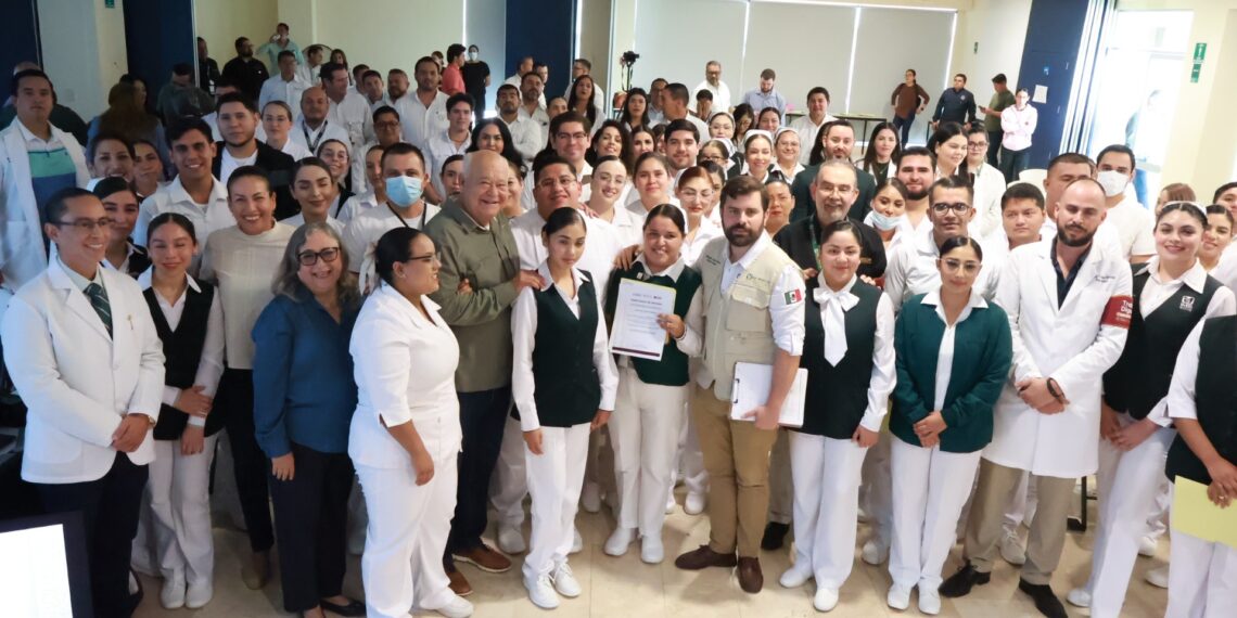 Fortalece BCS su fuerza laboral en salud con la entrega de contratos de confianza del programa IMSS-Bienestar