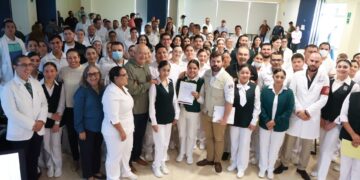 Fortalece BCS su fuerza laboral en salud con la entrega de contratos de confianza del programa IMSS-Bienestar