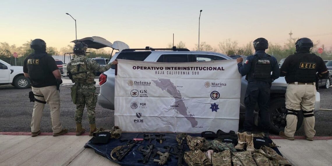 Aseguran 10 Armas de Fuego, Equipo Táctico y un Vehículo en Comondú