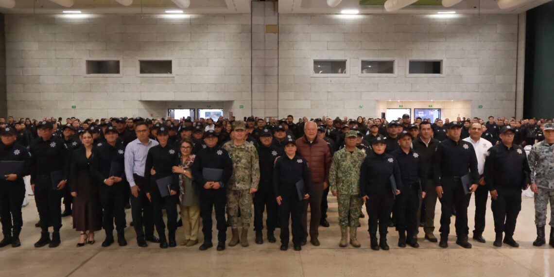 Reconoce Gobernador Castro Cosío labor y vocación de policías en BCS
