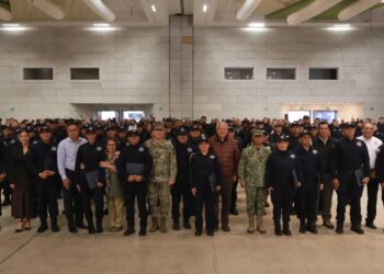 Reconoce Gobernador Castro Cosío labor y vocación de policías en BCS