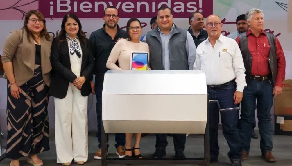 Encabeza secretario general de Gobierno celebración por el Día de la Secretaria