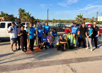 La Playa Centro Comunitario y el Hotel El Ganzo participan en la última jornada de limpieza de playa