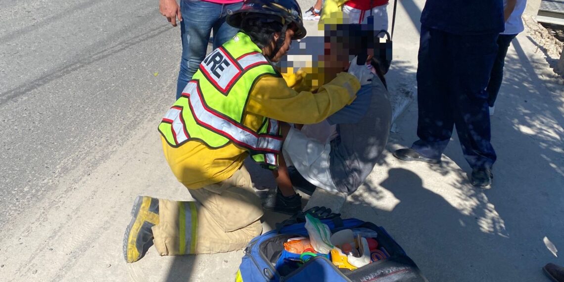 Tres lesionados, en choque de Motocicleta contra Camioneta