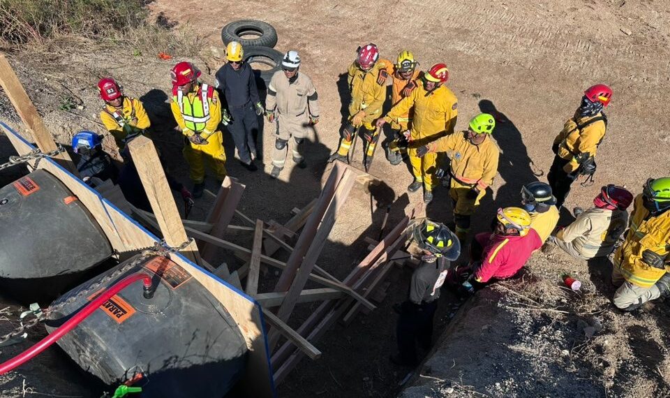 Bomberos CSL realiza curso de rescate en zanjas nivel operaciones Con el respaldo de instructores de la Dirección de Bomberos Tijuana se capacitó a 37 bomberos de diversas partes de México