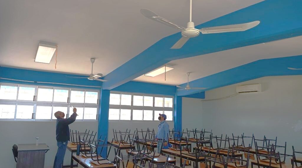 Rehabilita SEP capacidad eléctrica en 53 escuelas de BCS durante 2025
