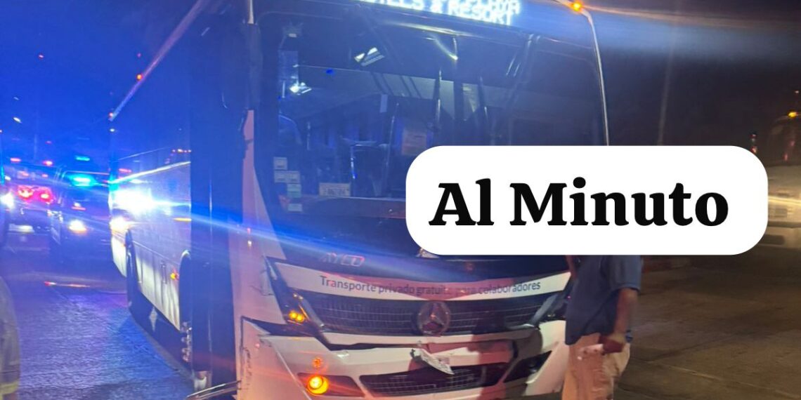 Cuatro lesionados, al chocar Camión Hotelero