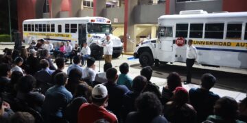 Entrega gobernador Víctor Castro vehículos y equipos que fortalecen la formación de estudiantes en la UABCS